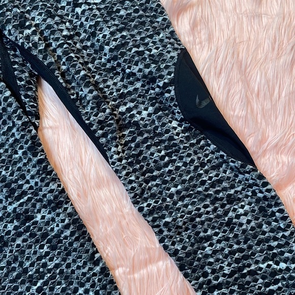 Nike Pro Woman’s Gray & Black Hyper Warm Full Length Training Fleece Leggings - Picture 7 of 9